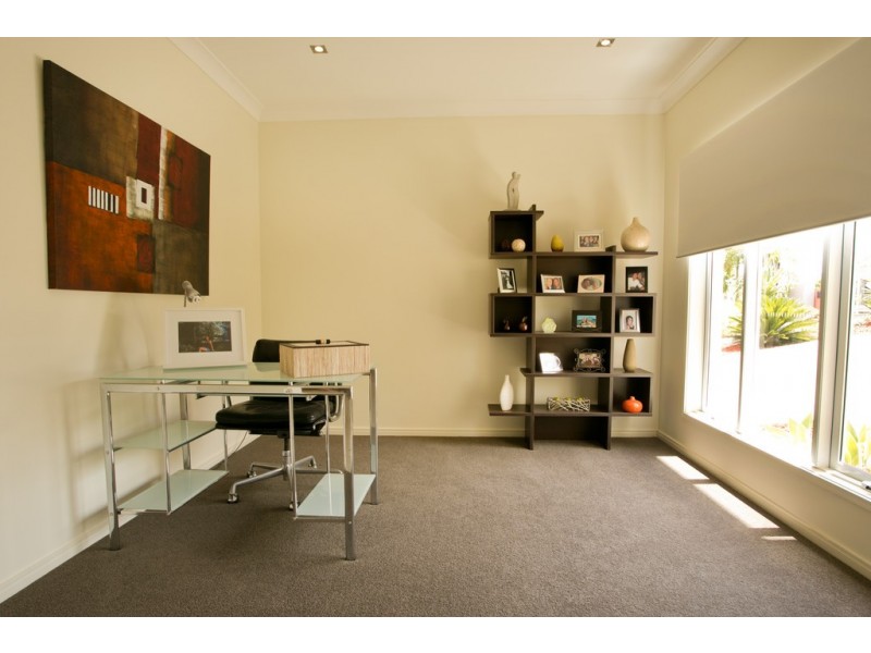 18 Cascades Street, Springfield Lakes QLD 4300