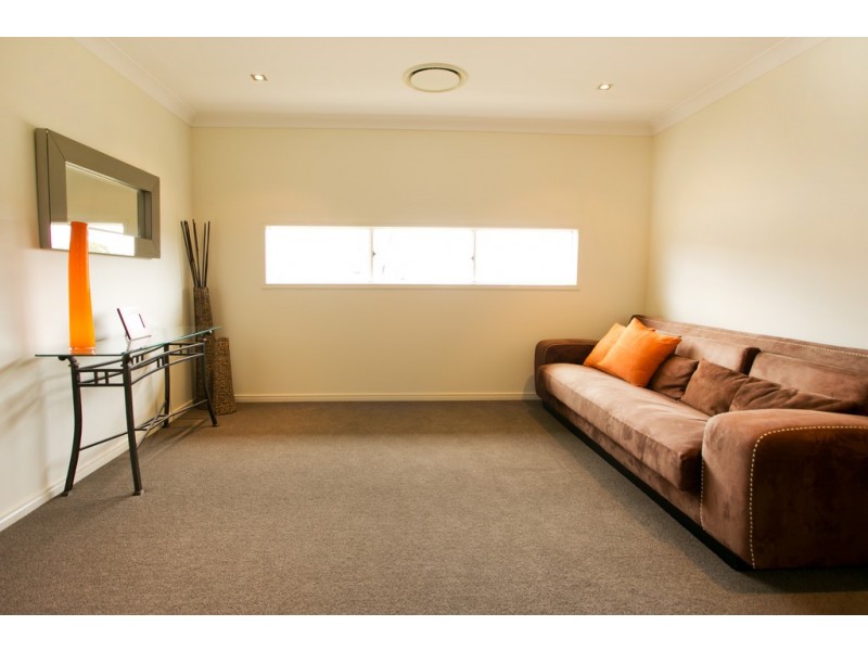 18 Cascades Street, Springfield Lakes QLD 4300