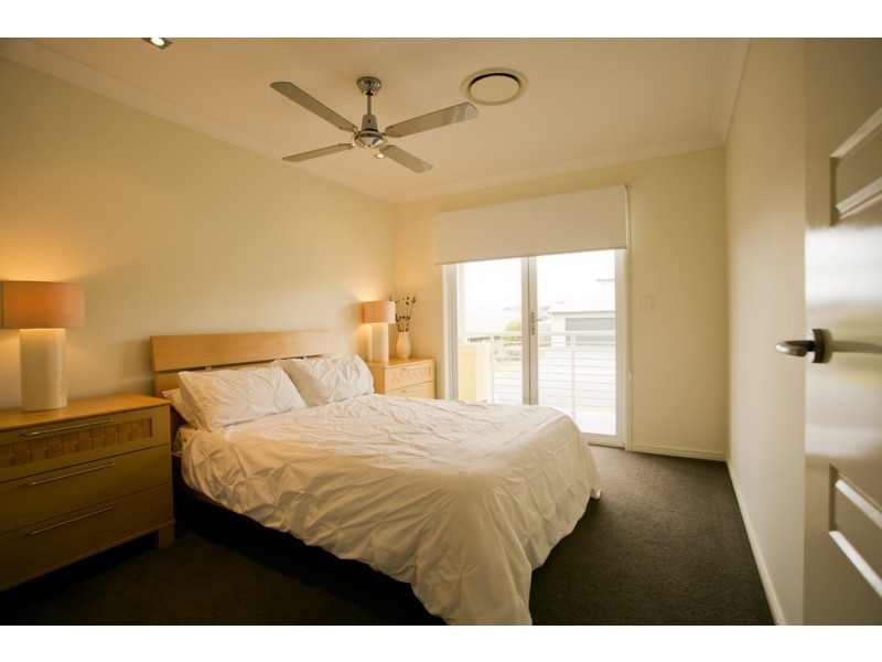 18 Cascades Street, Springfield Lakes QLD 4300