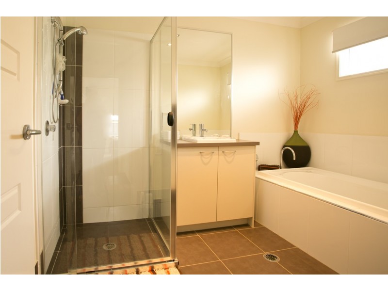 18 Cascades Street, Springfield Lakes QLD 4300