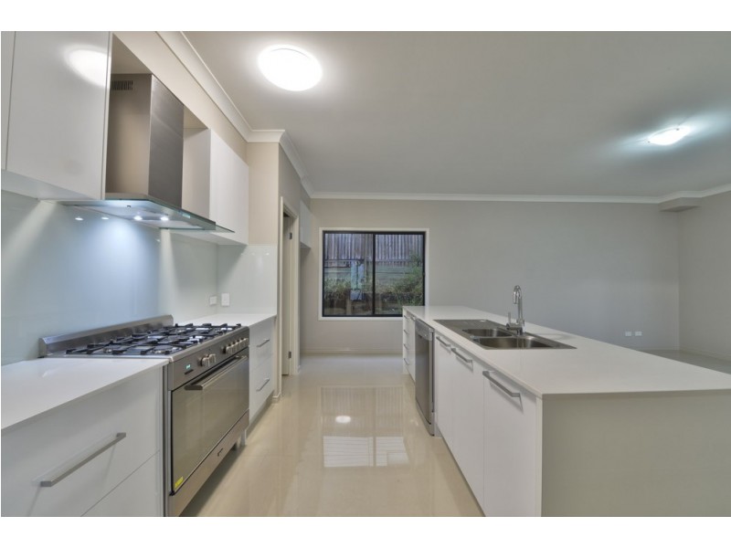 28 Cascades Street, Springfield Lakes QLD 4300