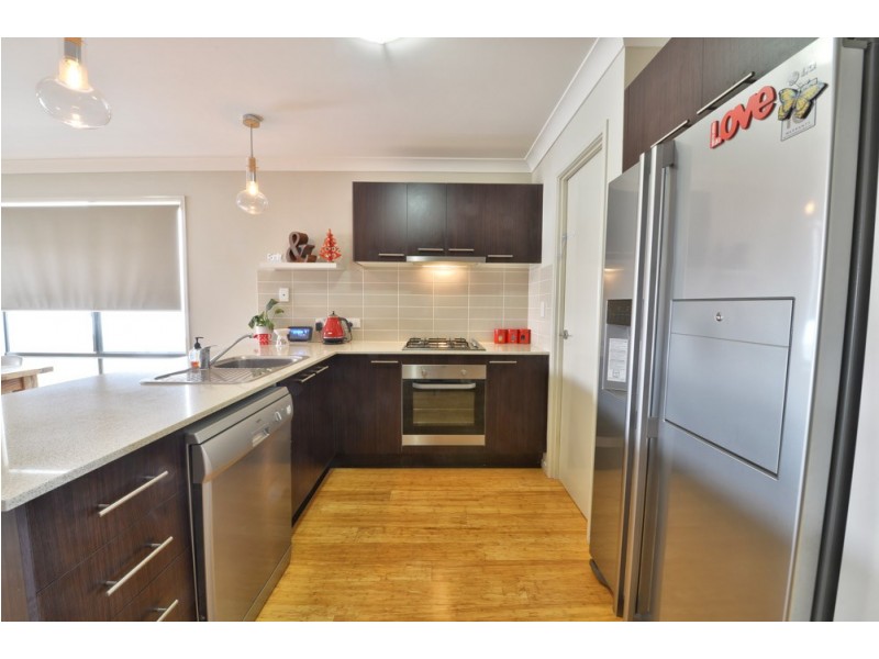 9 Hillsborough Place, Springfield Lakes QLD 4300