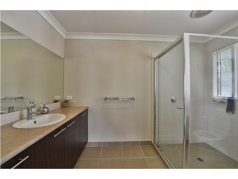 9 Hillsborough Place, Springfield Lakes QLD 4300