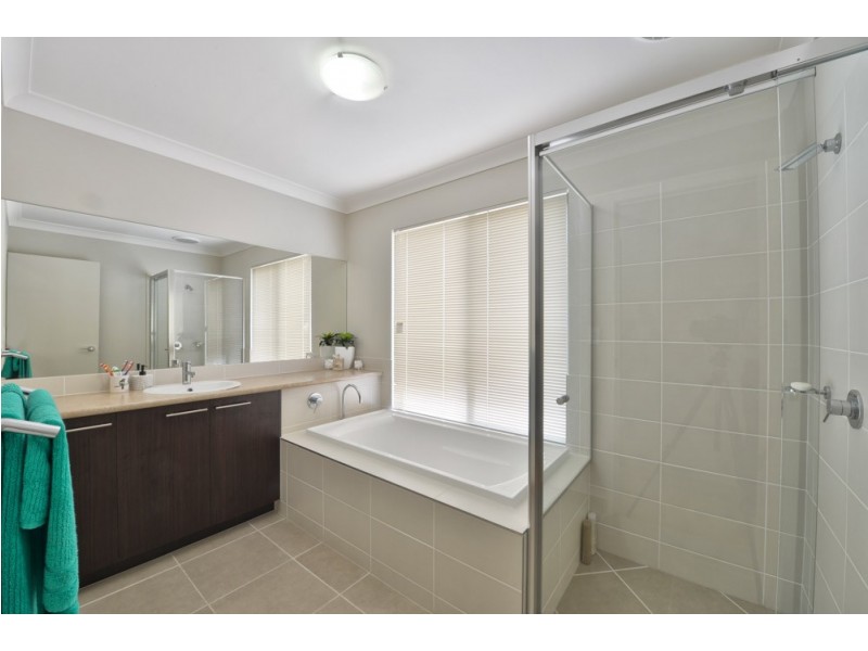 9 Hillsborough Place, Springfield Lakes QLD 4300