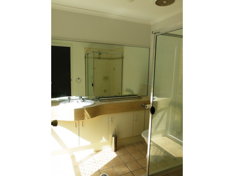 18 Goldeneye Place, Forest Lake QLD 4078