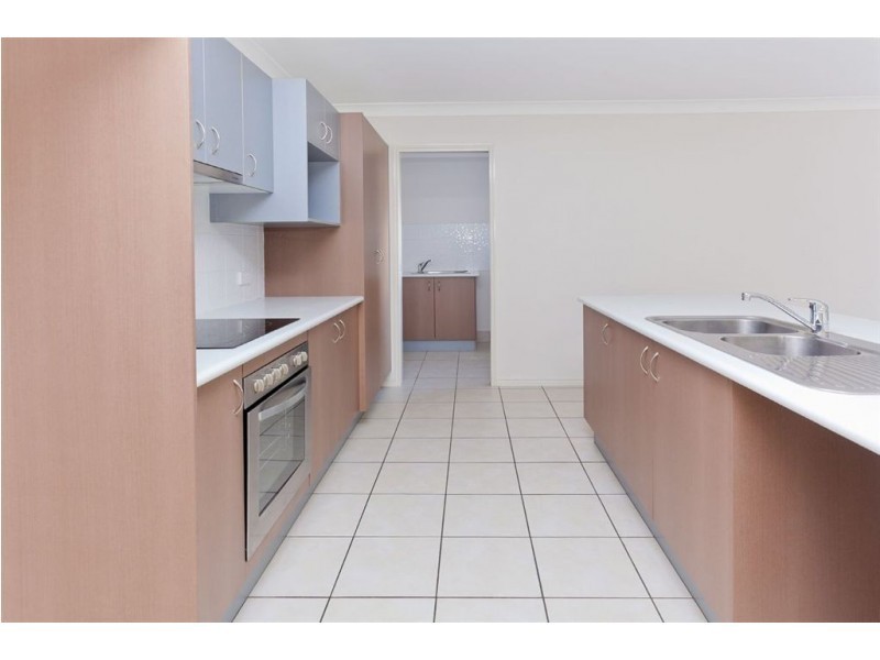 15 Greenleaf Avenue, Springfield Lakes QLD 4300