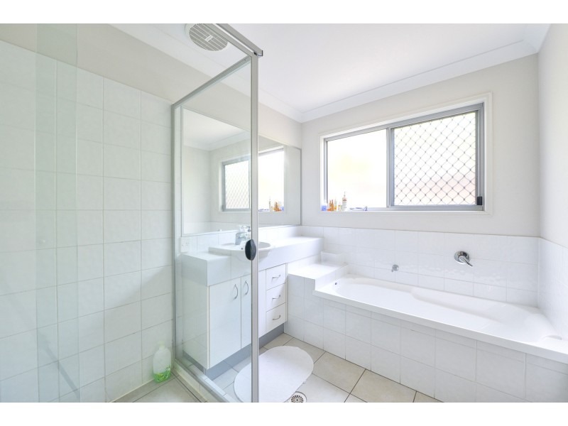 15 Greenleaf Avenue, Springfield Lakes QLD 4300