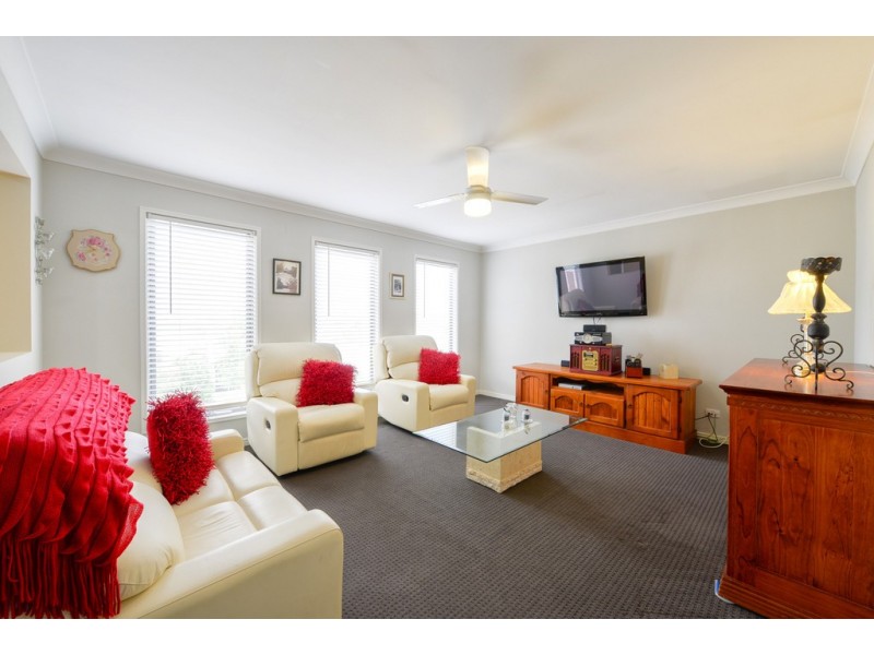 7 Hillsborough Place, Springfield Lakes QLD 4300