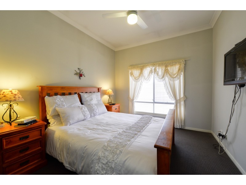 7 Hillsborough Place, Springfield Lakes QLD 4300