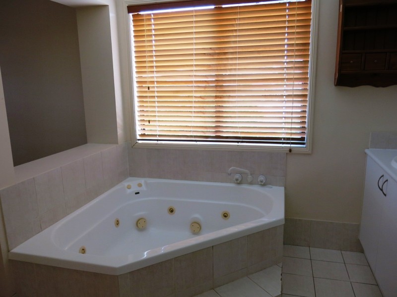 6 Bridgewater Road, Springfield QLD 4300