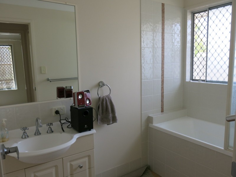 4 Freesia Close, Springfield Lakes QLD 4300
