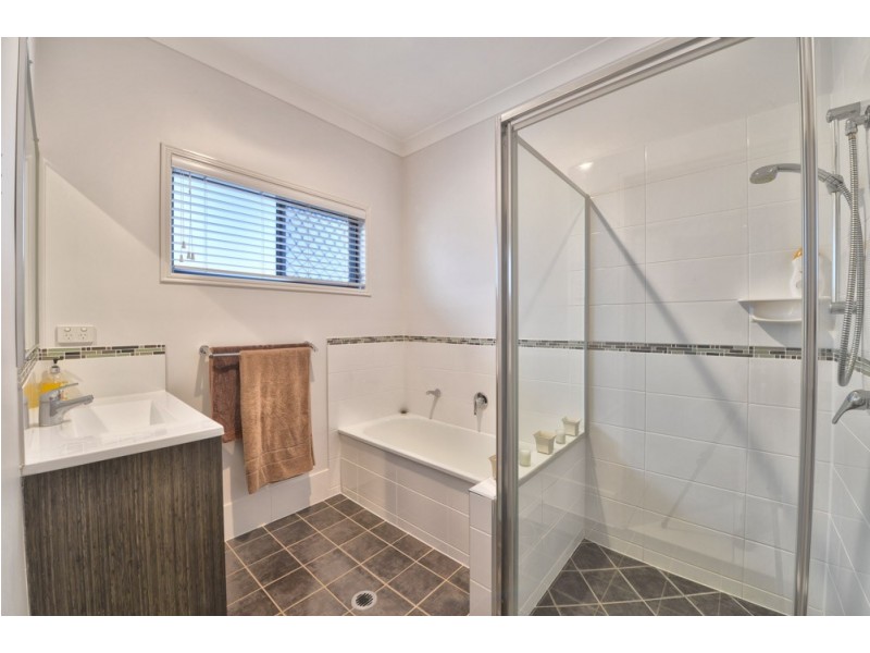 11 Violet Avenue, Springfield Lakes QLD 4300