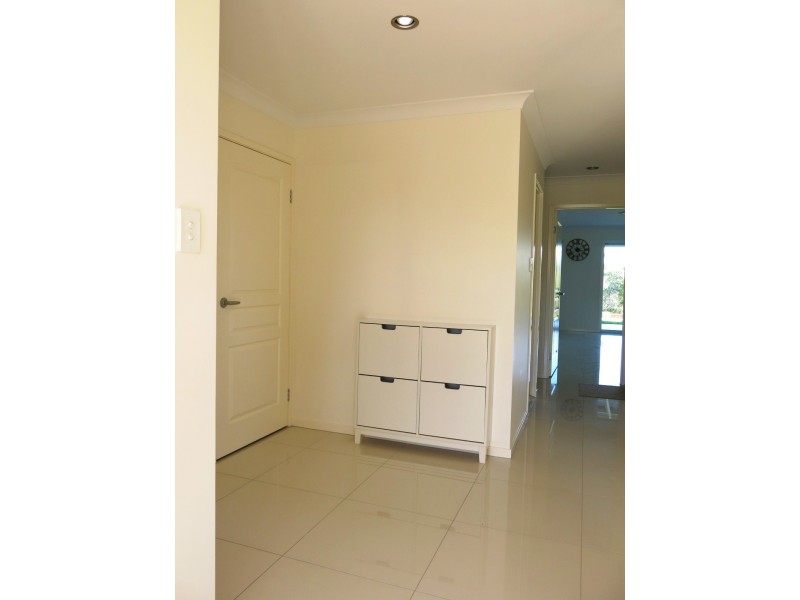 8 Aspect Terrace, Springfield Lakes QLD 4300