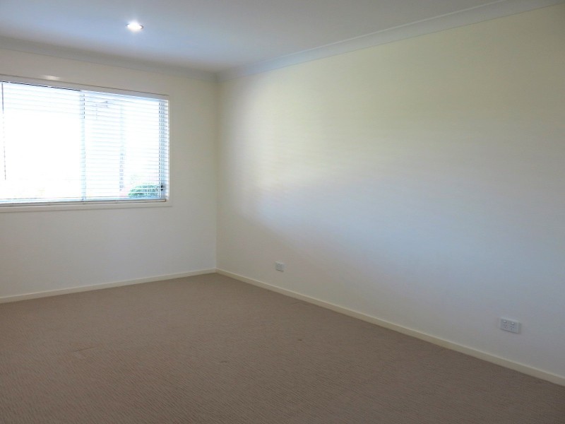 8 Aspect Terrace, Springfield Lakes QLD 4300