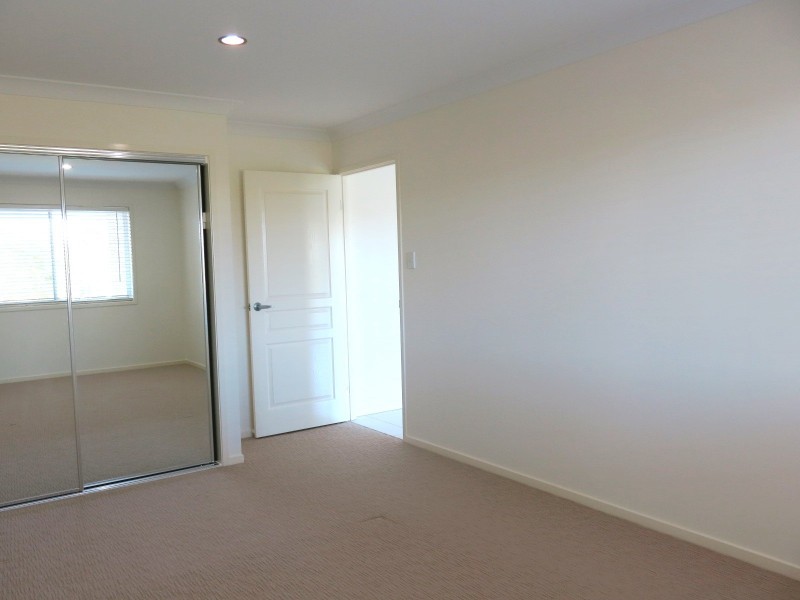 8 Aspect Terrace, Springfield Lakes QLD 4300