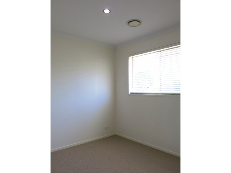 8 Aspect Terrace, Springfield Lakes QLD 4300