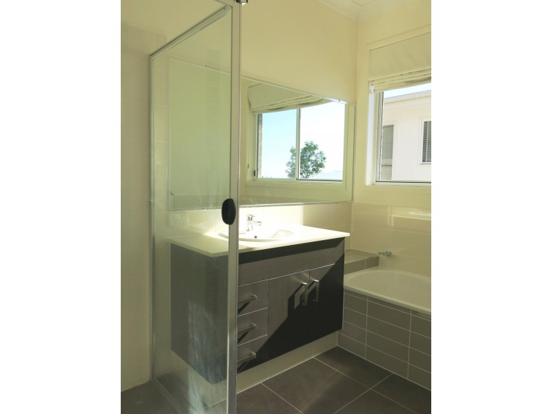 8 Aspect Terrace, Springfield Lakes QLD 4300