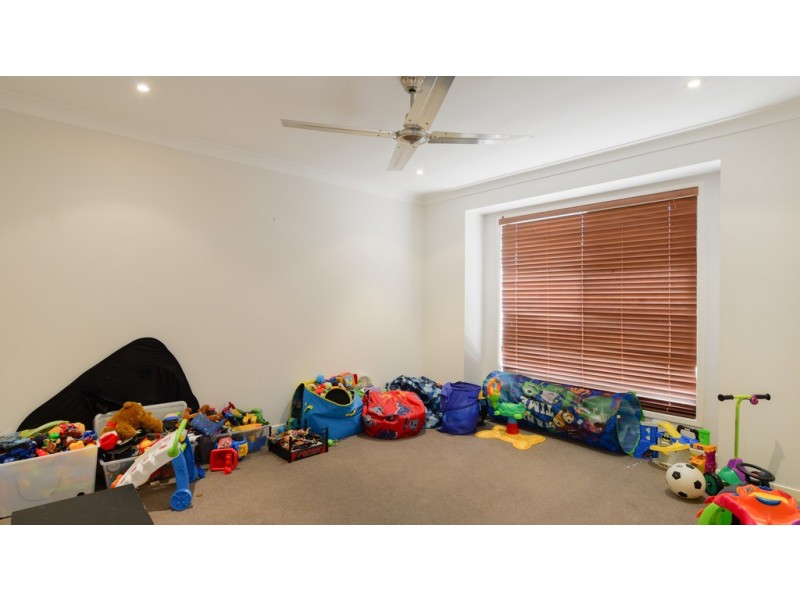 18 Moonbeam Street, Springfield Lakes QLD 4300