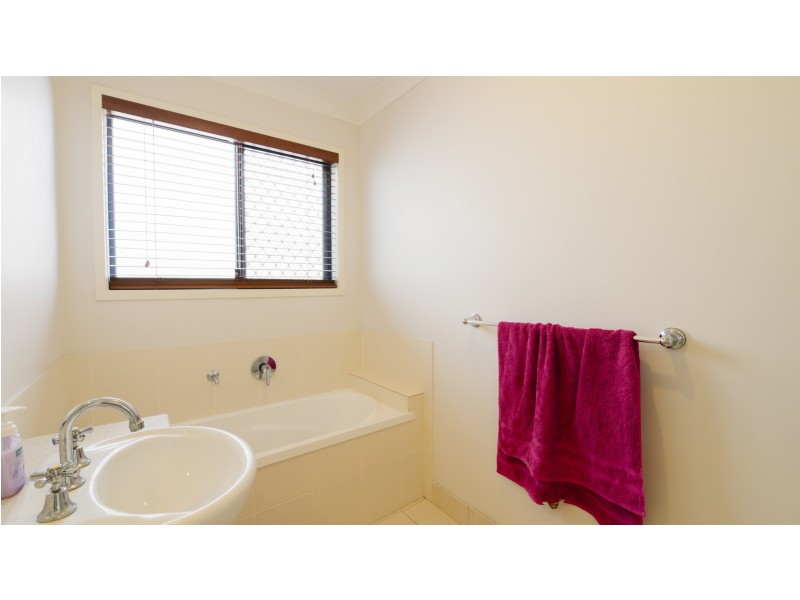 18 Moonbeam Street, Springfield Lakes QLD 4300