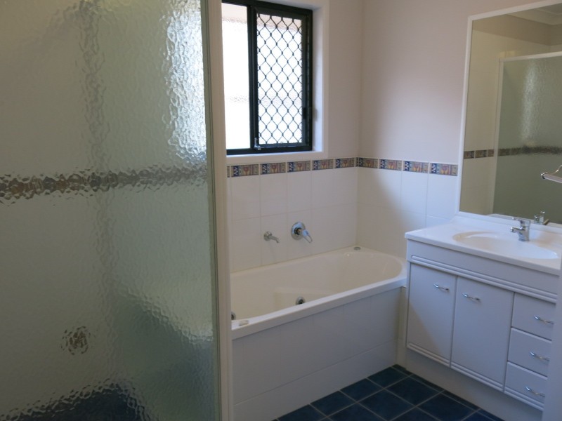 4 Labelle Street, Springfield Lakes QLD 4300