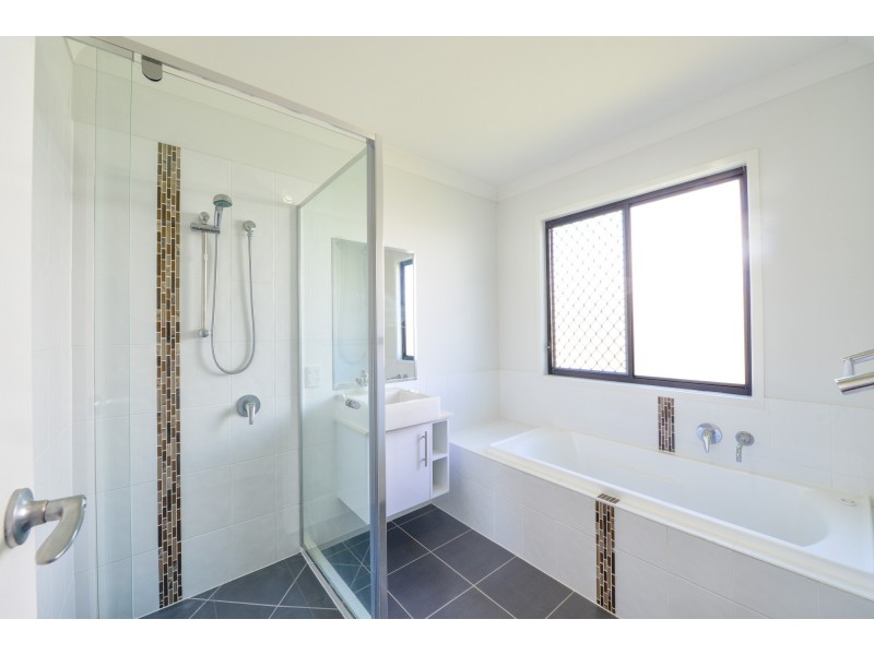 14 Pinnacle Close, Springfield Lakes QLD 4300