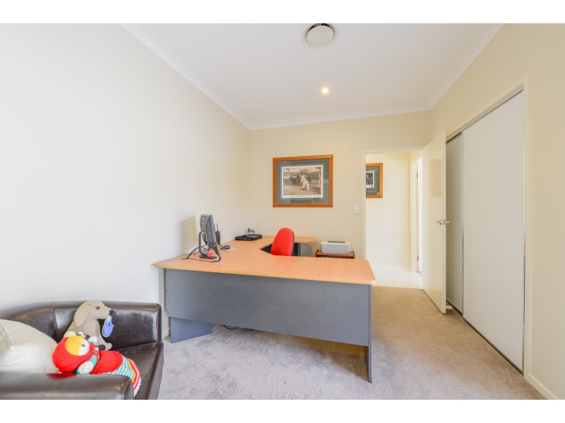 4 Cottonwood Cres, Springfield Lakes QLD 4300