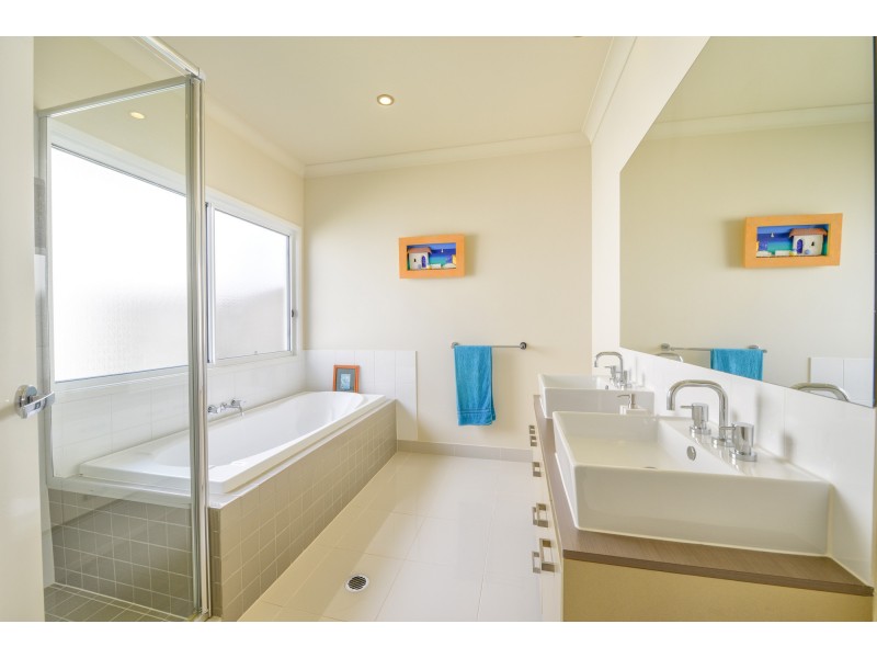 4 Cottonwood Cres, Springfield Lakes QLD 4300