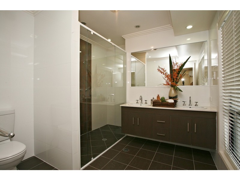 15 Waratah Crescent, Springfield Lakes QLD 4300
