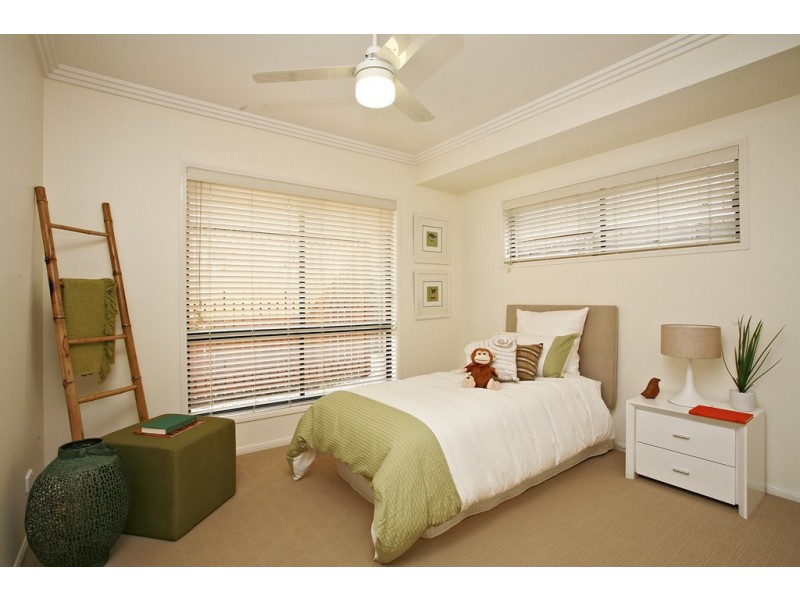 15 Waratah Crescent, Springfield Lakes QLD 4300