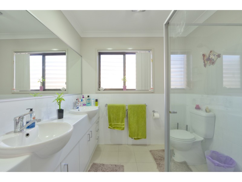 3 Keppel Close, Springfield Lakes QLD 4300