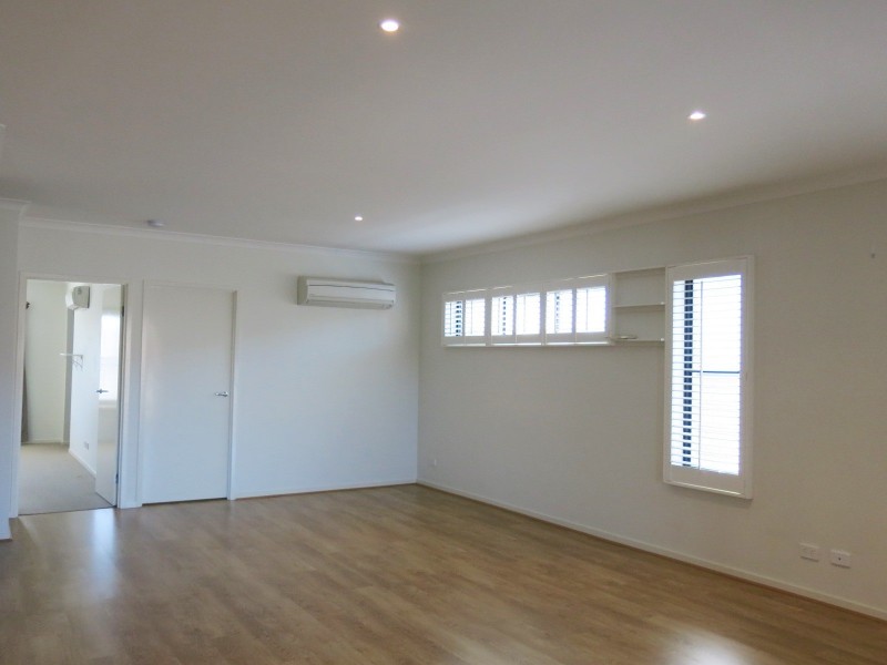 18 Glen Echo Street, Springfield Lakes QLD 4300