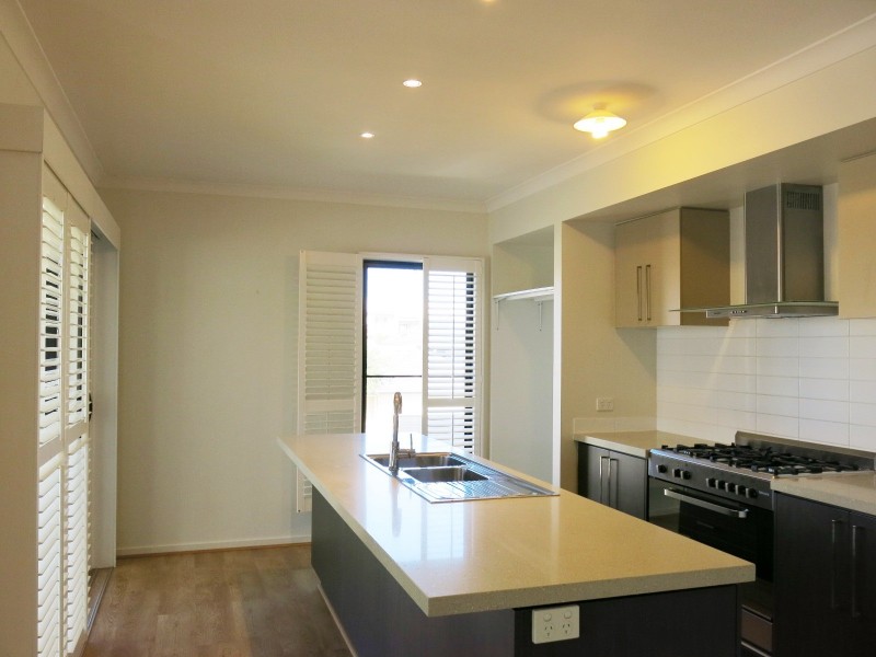 18 Glen Echo Street, Springfield Lakes QLD 4300
