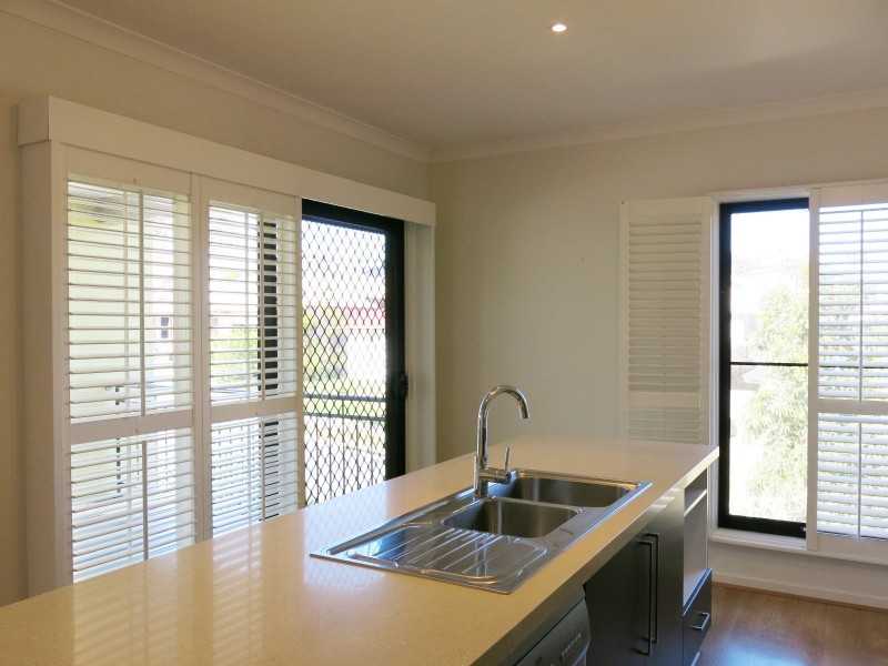 18 Glen Echo Street, Springfield Lakes QLD 4300