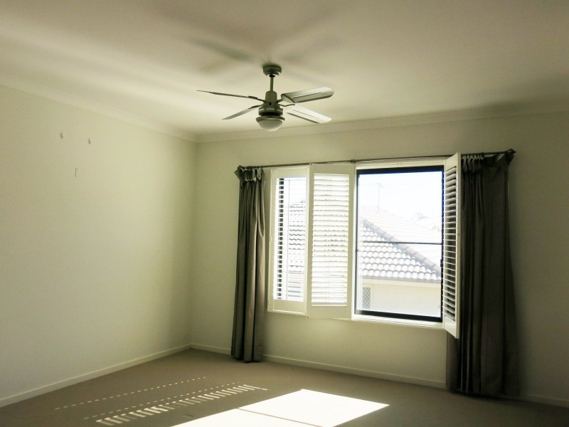 18 Glen Echo Street, Springfield Lakes QLD 4300