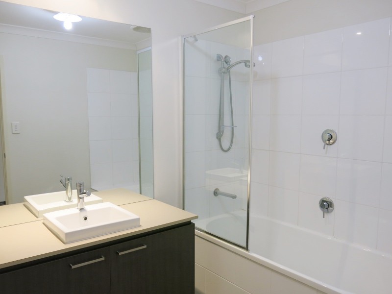 18 Glen Echo Street, Springfield Lakes QLD 4300