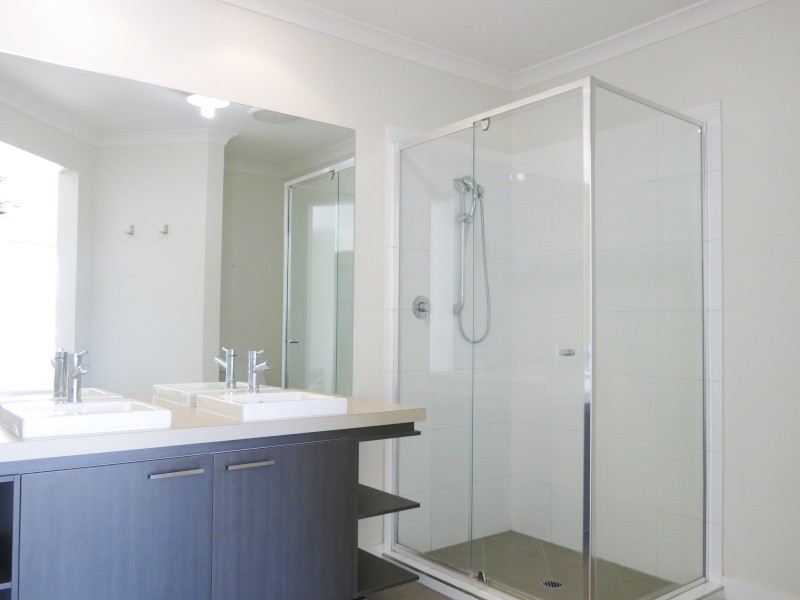 18 Glen Echo Street, Springfield Lakes QLD 4300