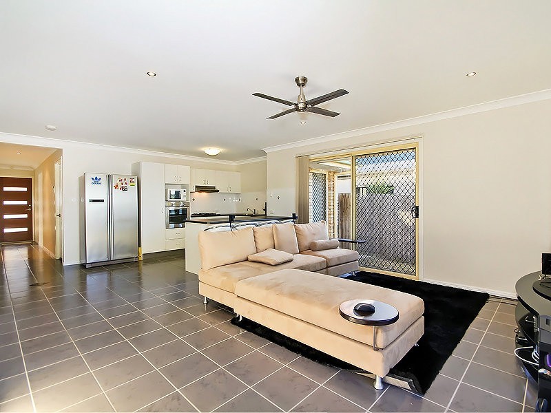 24 Esperence Crescent, Springfield Lakes QLD 4300
