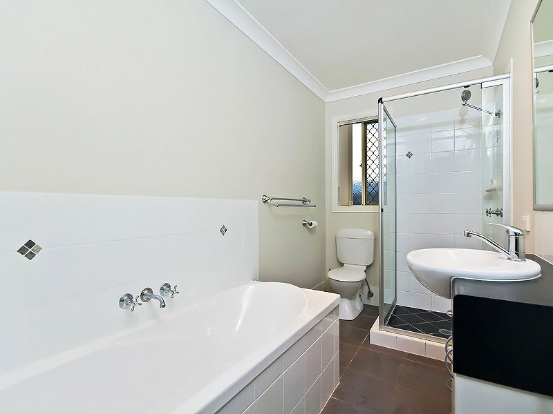 24 Esperence Crescent, Springfield Lakes QLD 4300