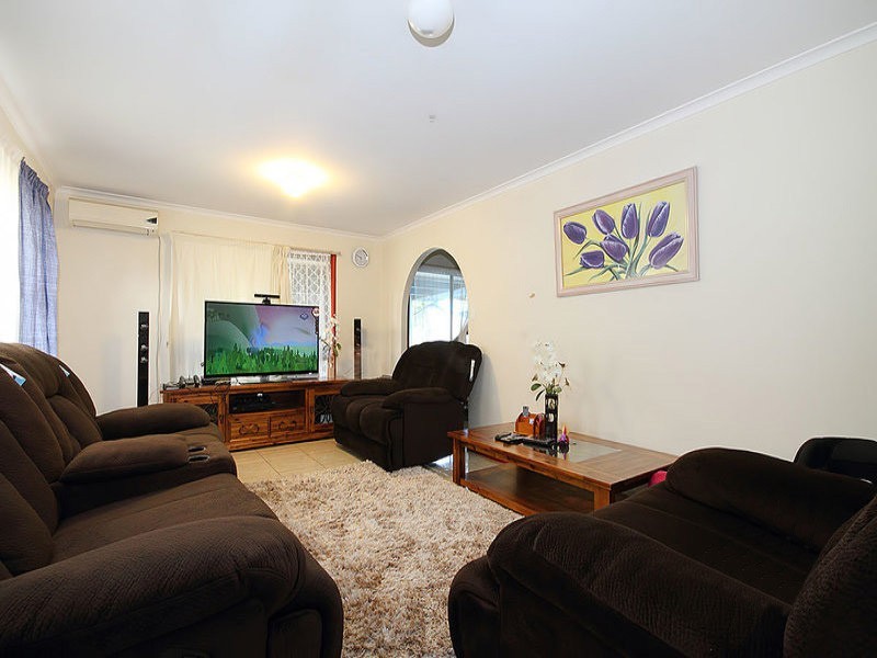1 Yarrow Court, Redbank Plains QLD 4301