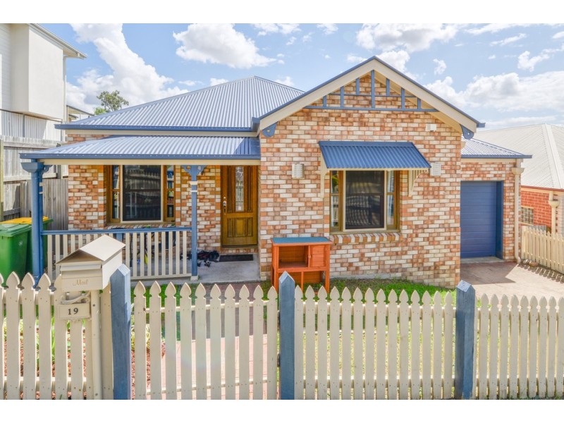 19 Riverside Crescent, Springfield Lakes QLD 4300