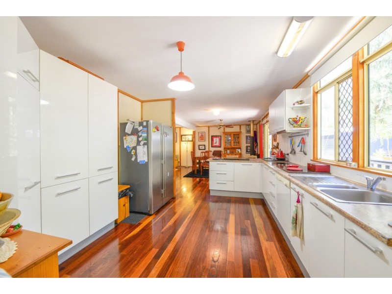 42 Woodlands Avenue, Camira QLD 4300