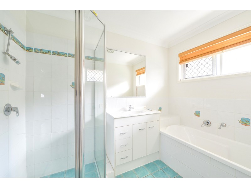 1 Harriet Court, Springfield Lakes QLD 4300