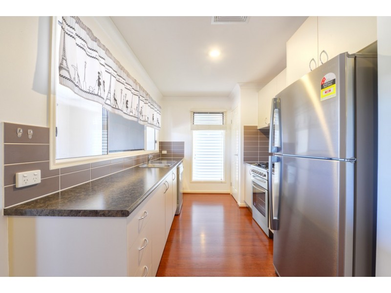 8 Mist Lane, Springfield Lakes QLD 4300