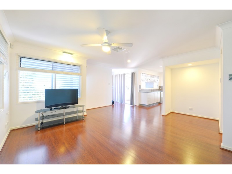 8 Mist Lane, Springfield Lakes QLD 4300
