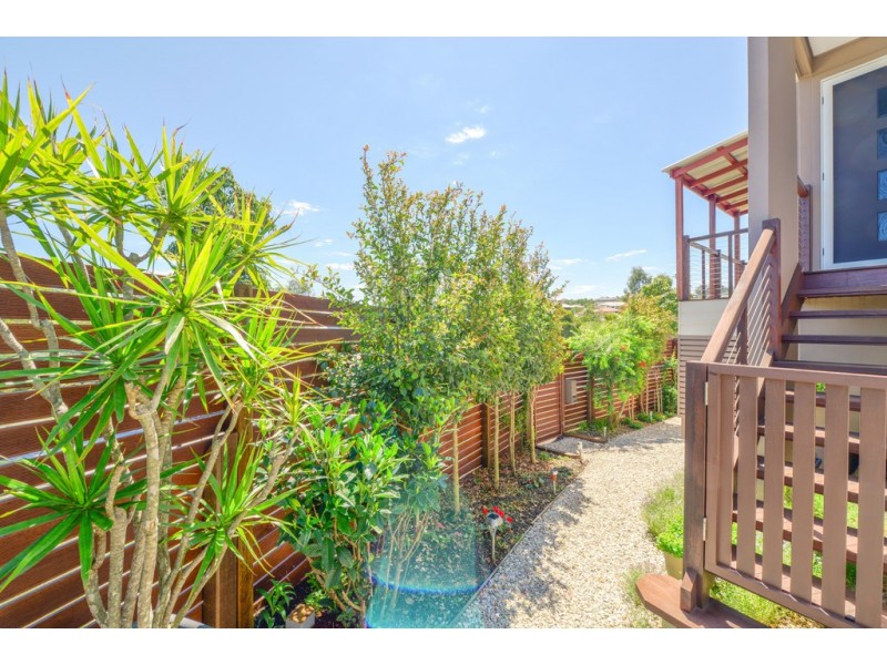 8 Mist Lane, Springfield Lakes QLD 4300