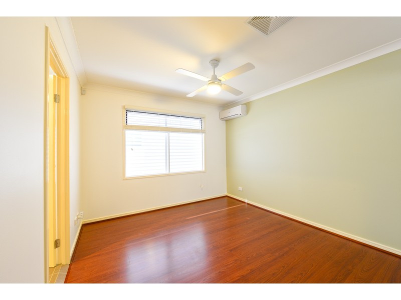 8 Mist Lane, Springfield Lakes QLD 4300