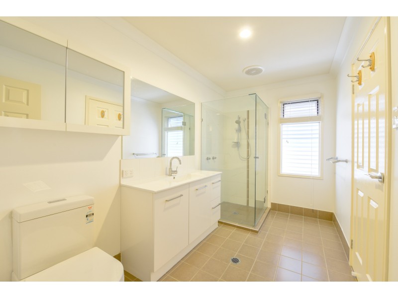 8 Mist Lane, Springfield Lakes QLD 4300