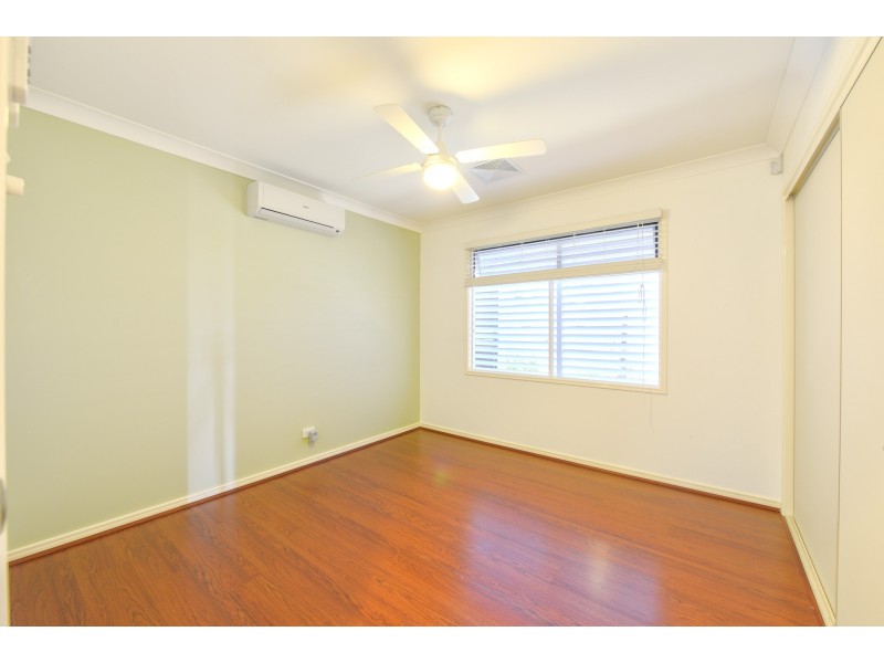 8 Mist Lane, Springfield Lakes QLD 4300