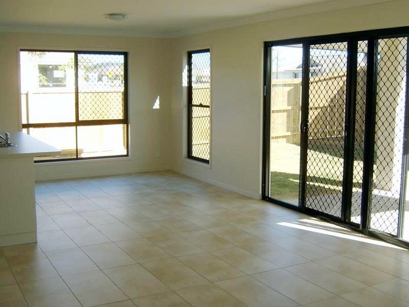 4 Hillsborough Place, Springfield Lakes QLD 4300