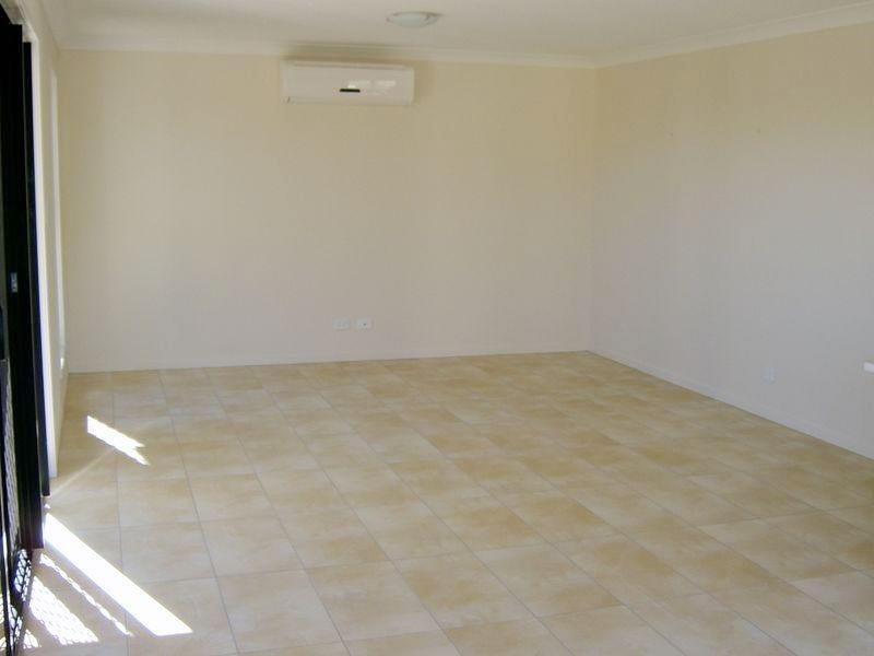 4 Hillsborough Place, Springfield Lakes QLD 4300